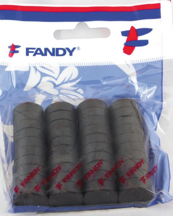 Magnety černé 15mm/40ks Klasické kovové magnety v černé barvě o průměru 15mm balené v sáčku.