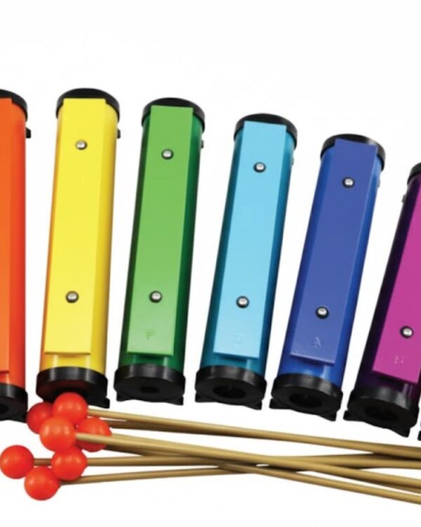 Metalofon - zvonkohra 8 tónů Tento barevný metalofon je ideální volbou pro začínající hudebníky! Obsahuje 8 tónů diatonické stupnice od C2 do C3. Jednotlivé trubice lze individuálně sestavit a spojit dohromady
