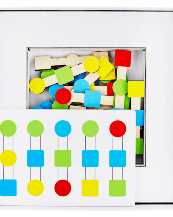 Hra Dřevěná lízátka Roztomilé dřevěné lízátka nabízejí spoustu herních možností pro malé děti. Hra je založena na kombinaci dvou tvarů a čtyř barev