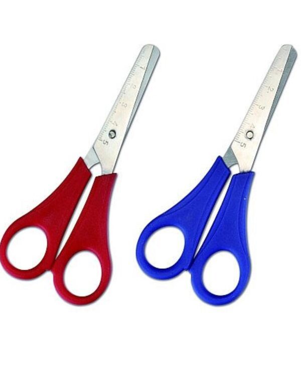 Nůžky dětské Concorde kulaté 13cm Lehké a bezpečné školní nůžky s délkou 13 cm jsou ideálním pomocníkem pro každého žáka. Díky integrovanému měřítku přímo na kovové čepeli je stříhání přesnější a jednodušší.